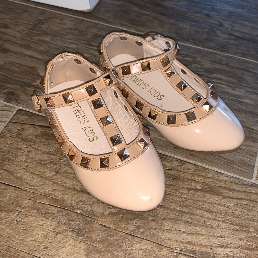 Baby nude studded shoes